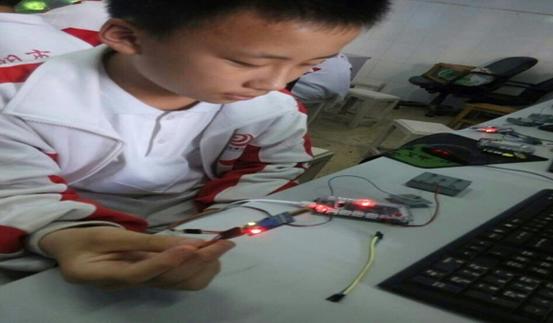 说明: C:\Users\Administrator\Desktop\22ba0006aef5638ba05f.jpg